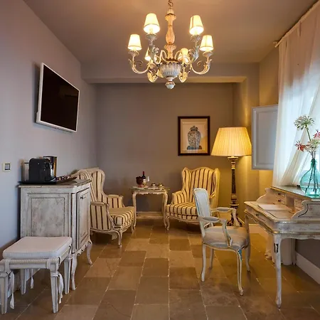 Ξενοδοχείο La Del Carrubo 5*