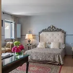 La Del Carrubo Otel